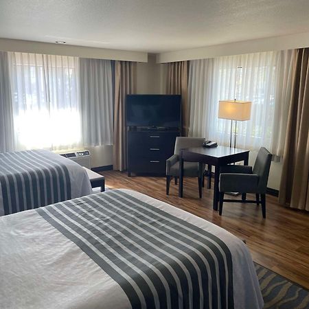 Best Western Plus Edmonds Harbor Inn Extérieur photo