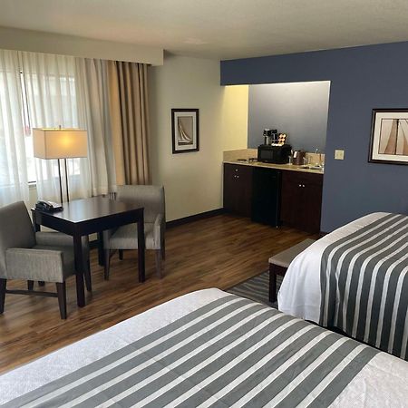 Best Western Plus Edmonds Harbor Inn Extérieur photo