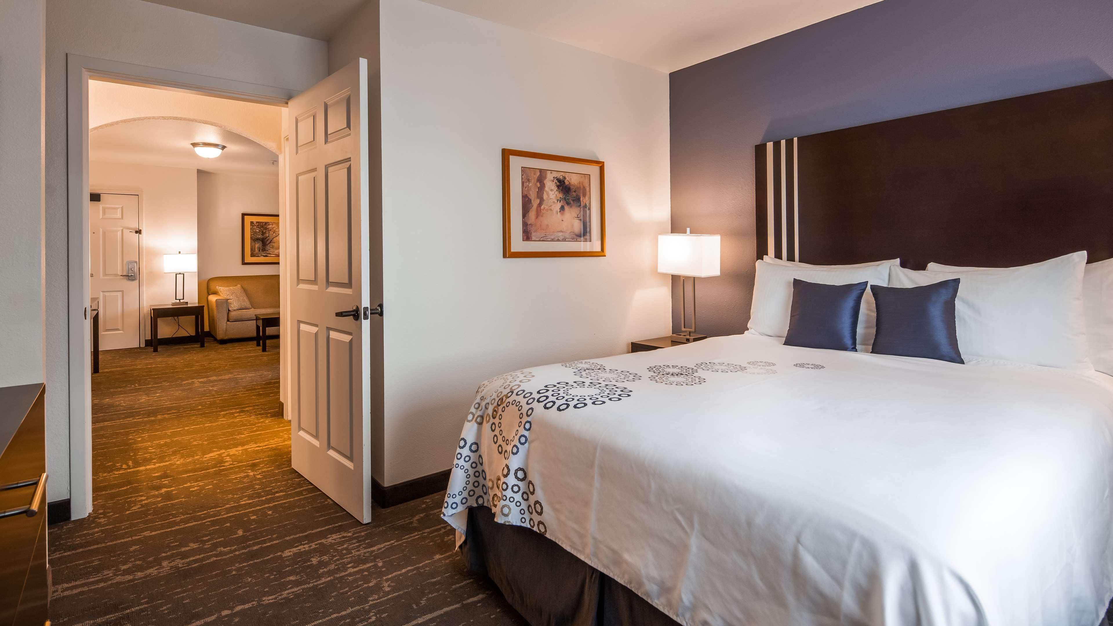 Best Western Plus Edmonds Harbor Inn Extérieur photo