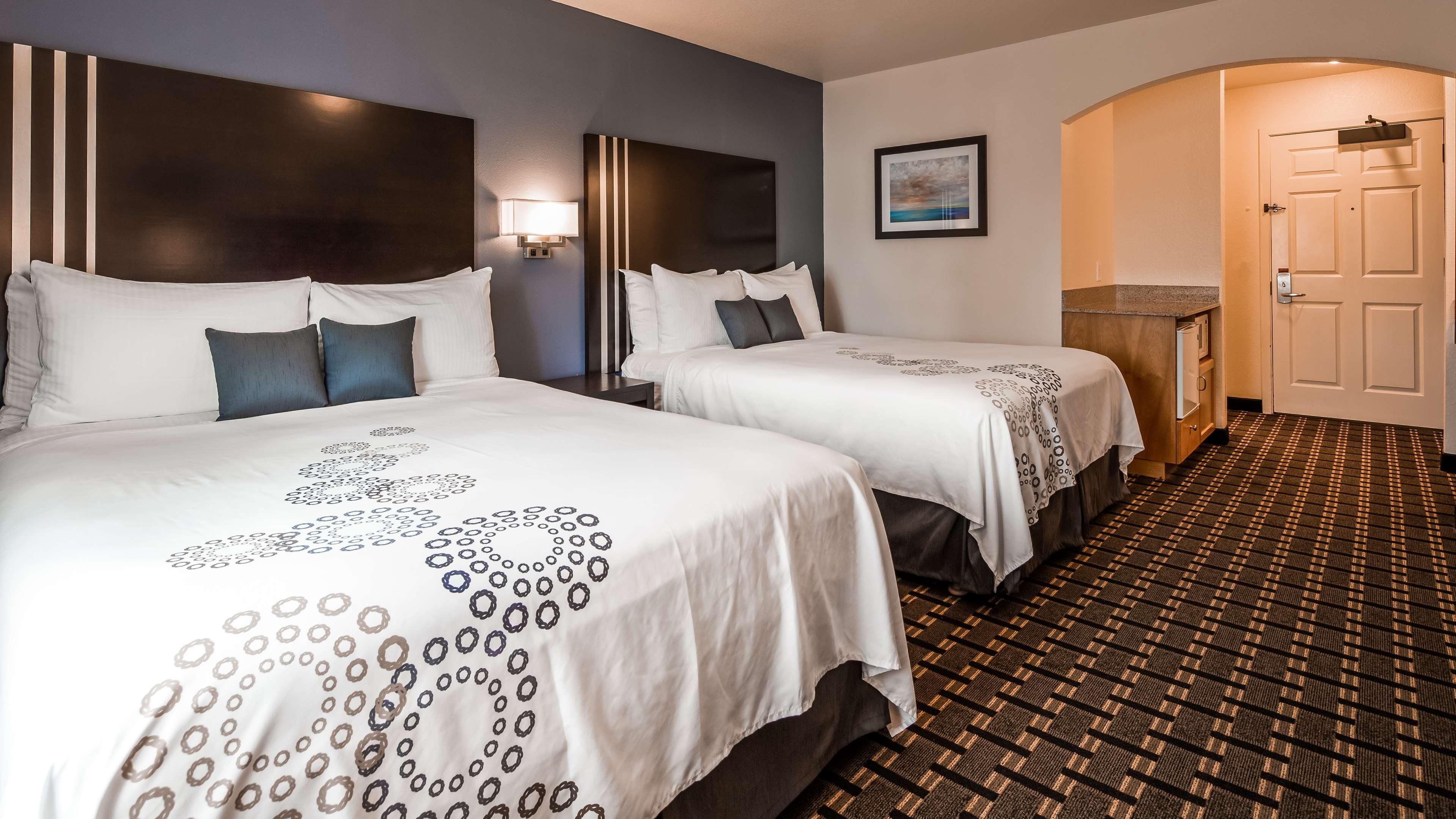 Best Western Plus Edmonds Harbor Inn Extérieur photo