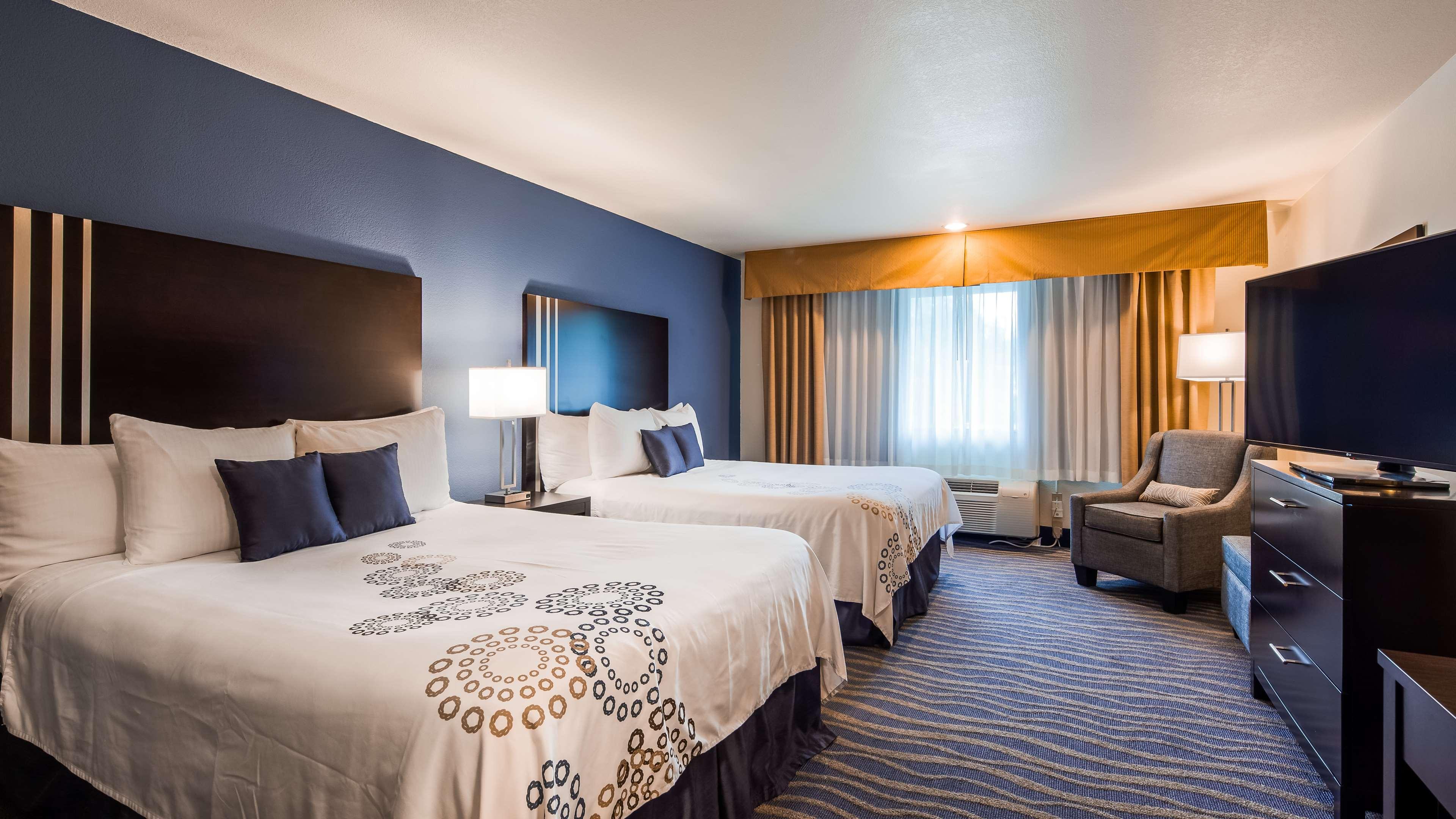 Best Western Plus Edmonds Harbor Inn Extérieur photo