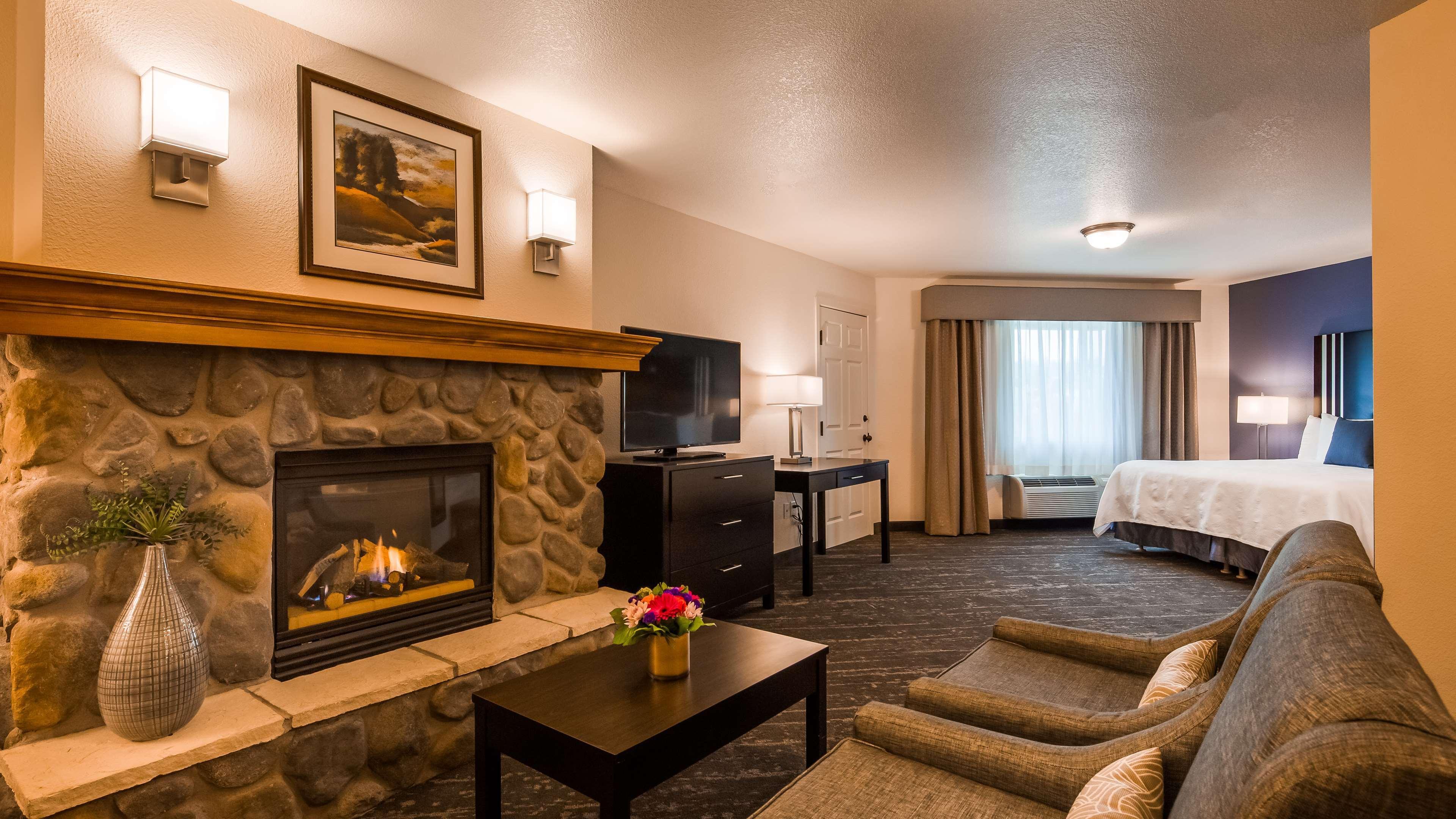 Best Western Plus Edmonds Harbor Inn Extérieur photo