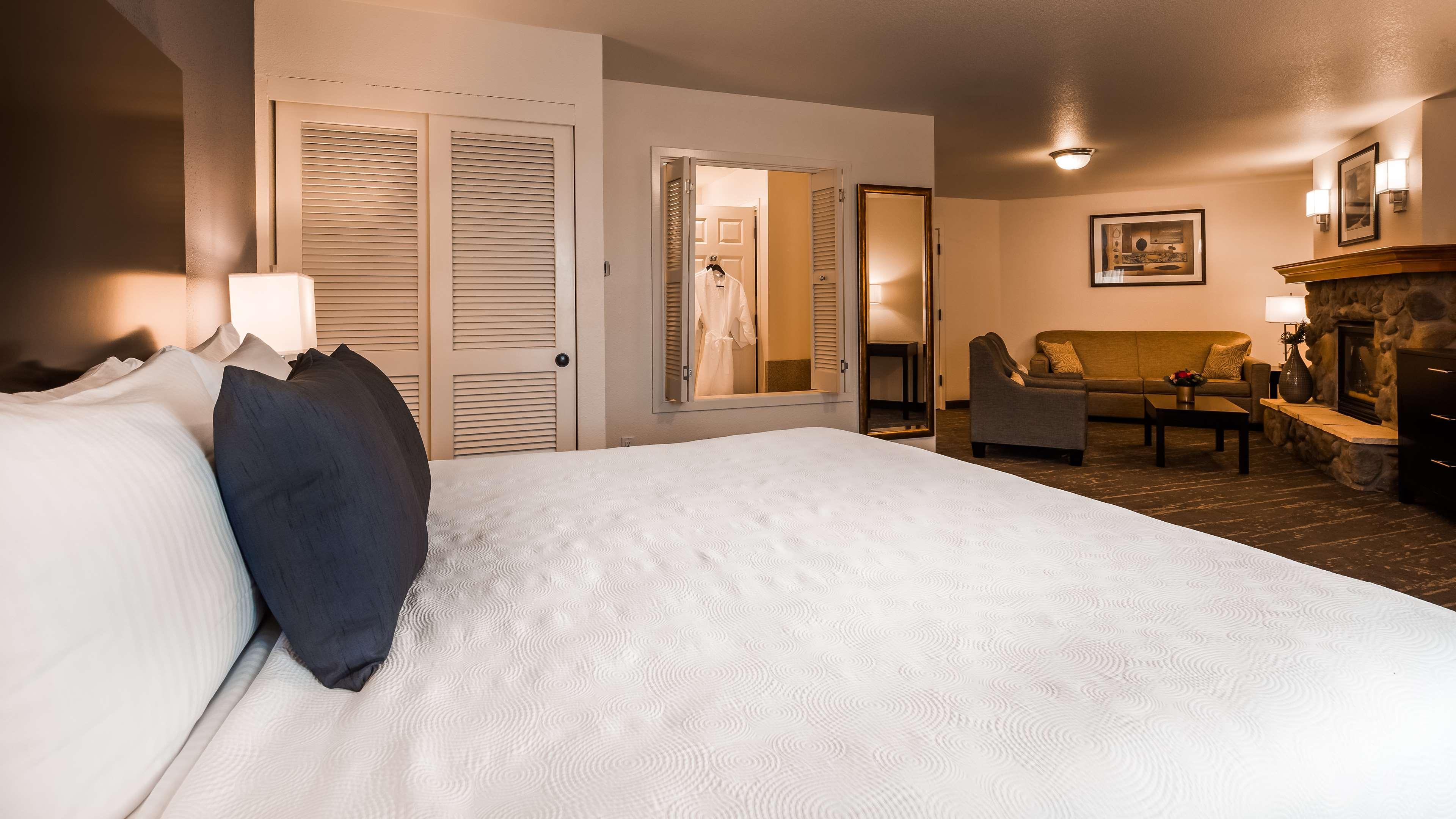 Best Western Plus Edmonds Harbor Inn Extérieur photo