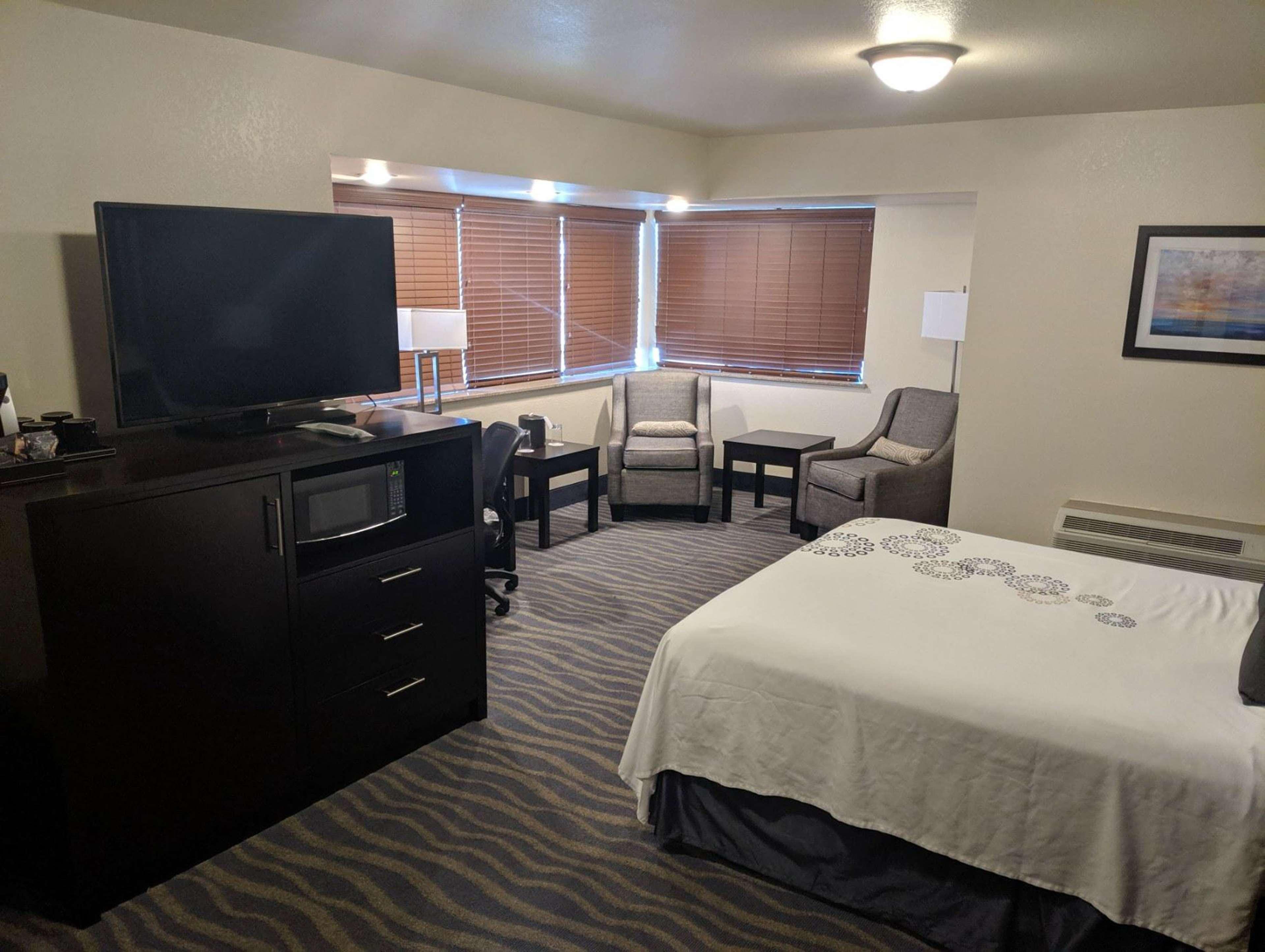 Best Western Plus Edmonds Harbor Inn Extérieur photo