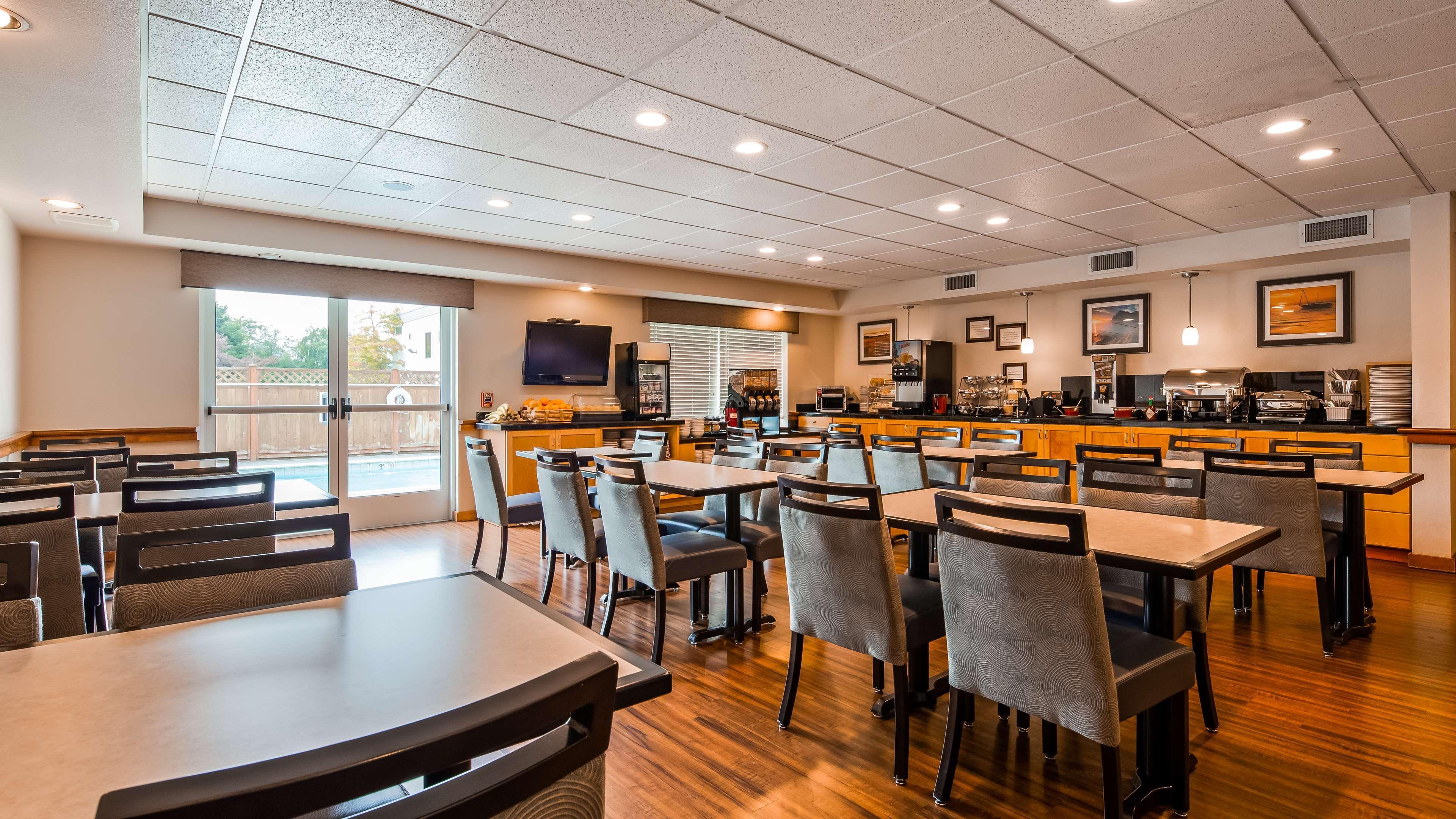 Best Western Plus Edmonds Harbor Inn Extérieur photo