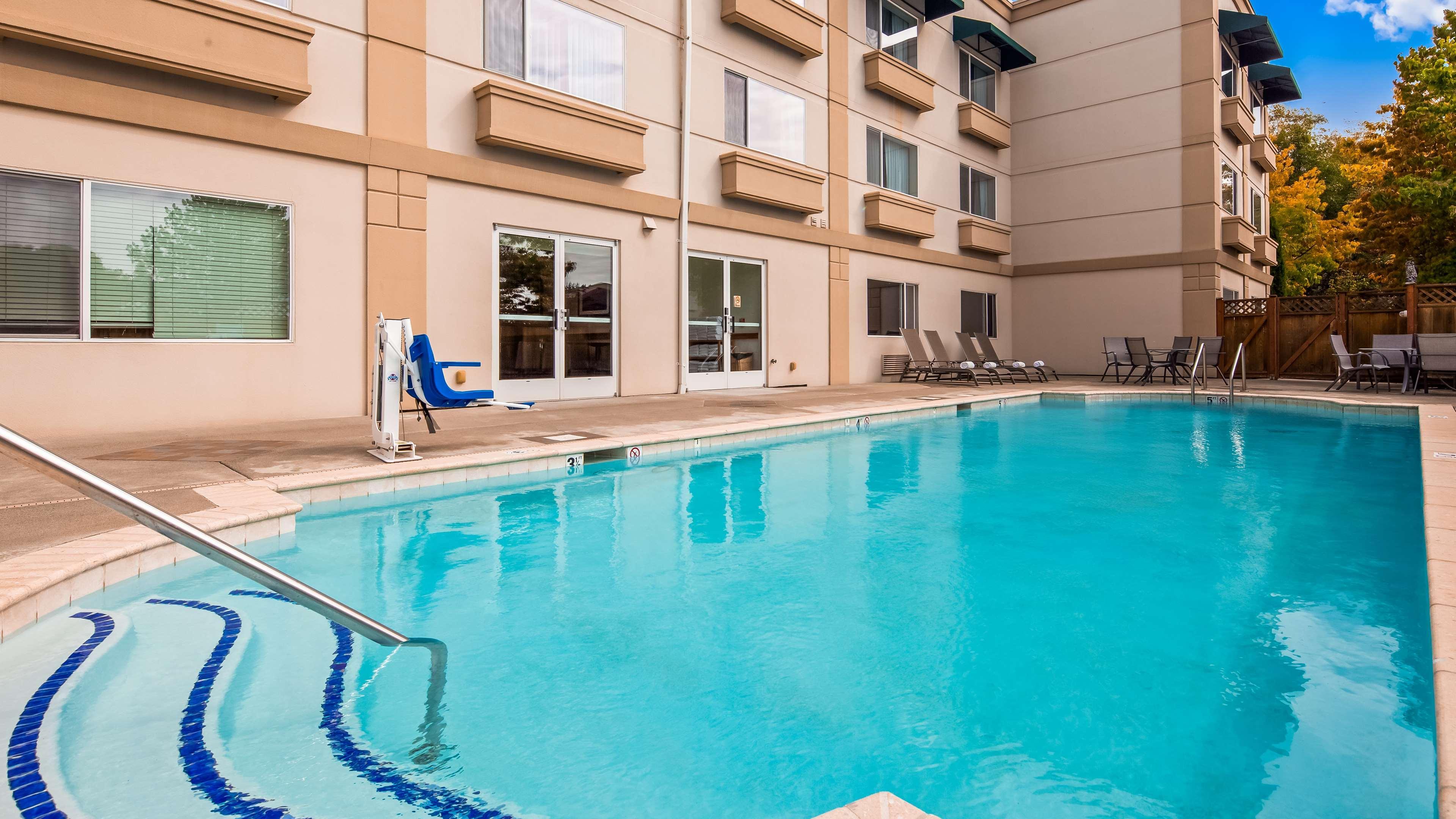 Best Western Plus Edmonds Harbor Inn Extérieur photo