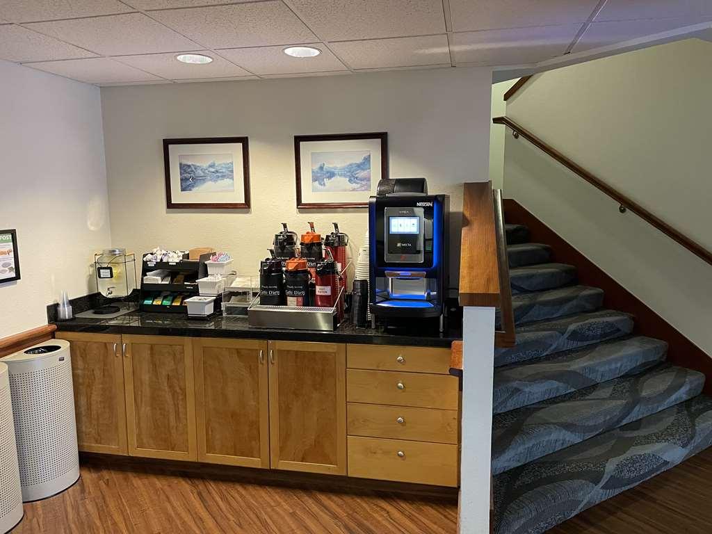 Best Western Plus Edmonds Harbor Inn Restaurant photo