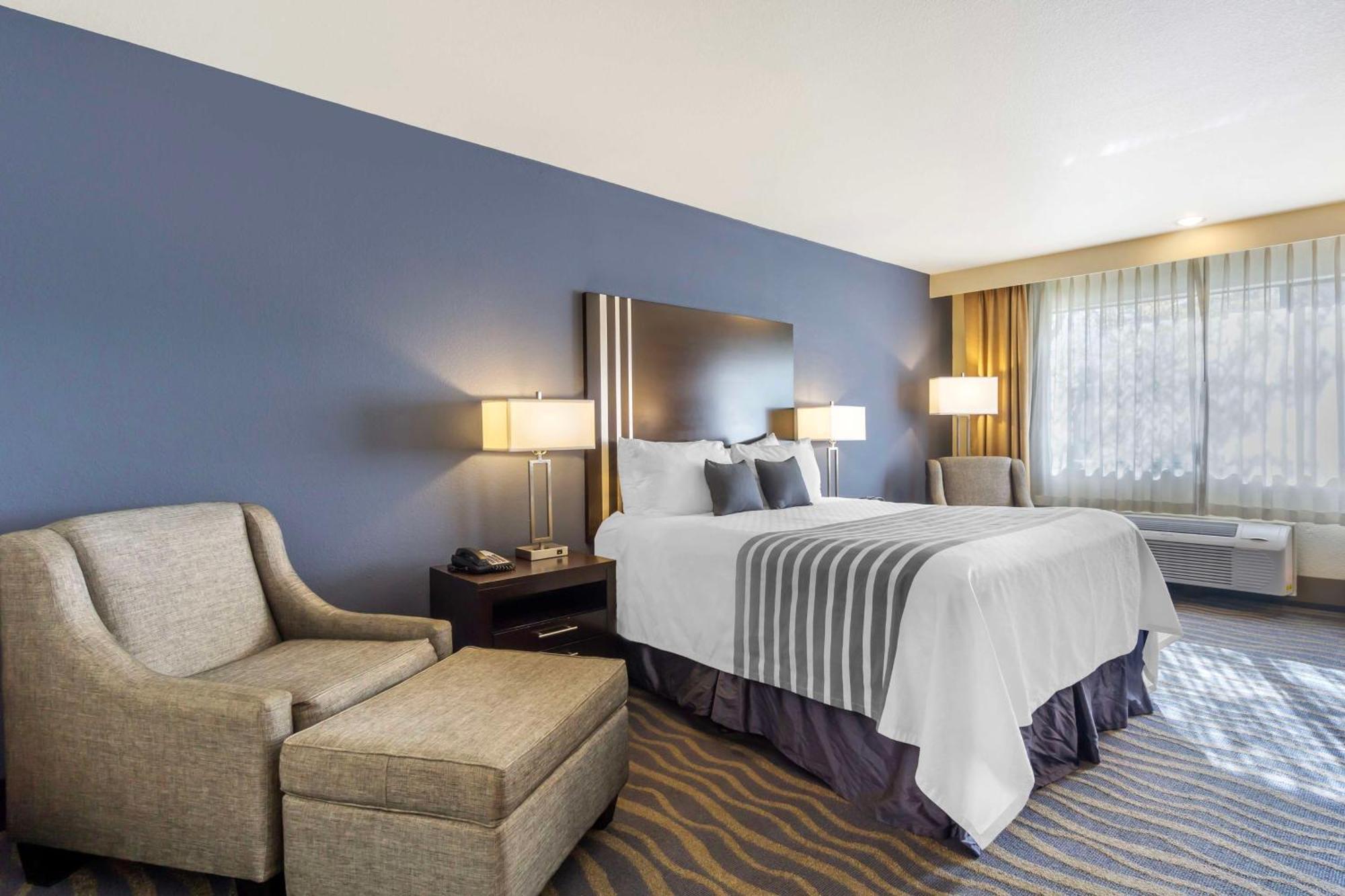 Best Western Plus Edmonds Harbor Inn Extérieur photo