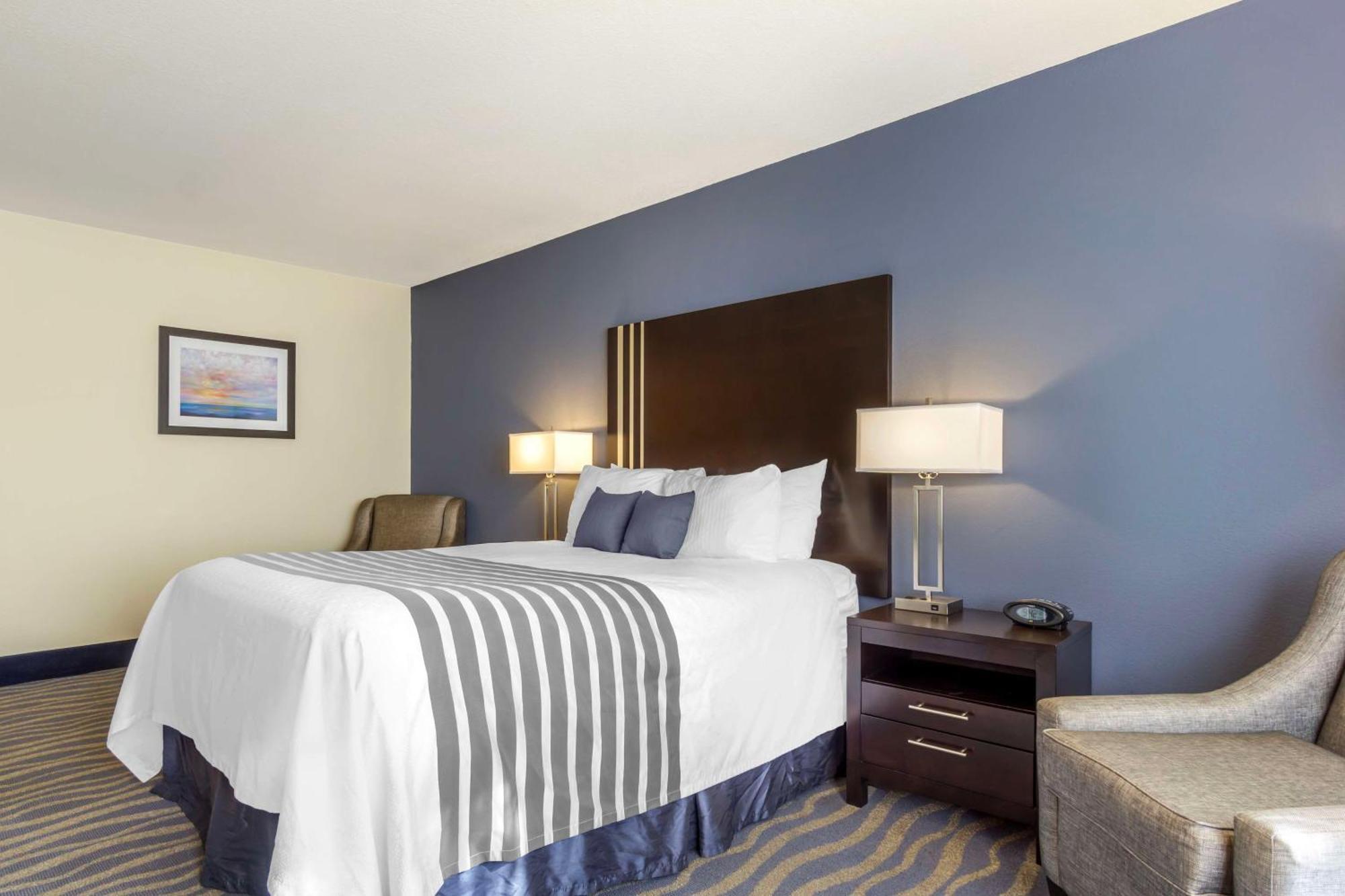 Best Western Plus Edmonds Harbor Inn Extérieur photo
