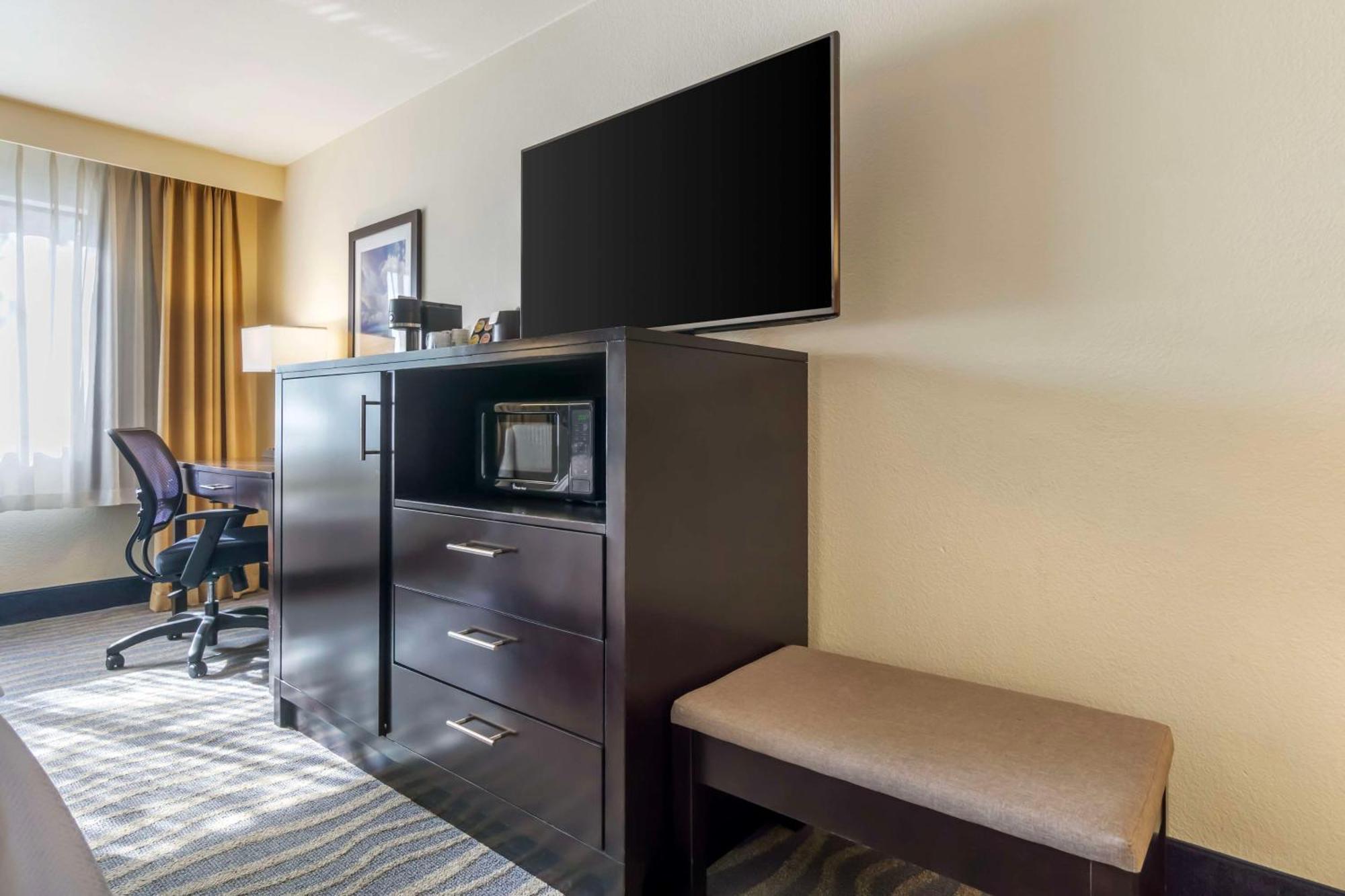Best Western Plus Edmonds Harbor Inn Extérieur photo