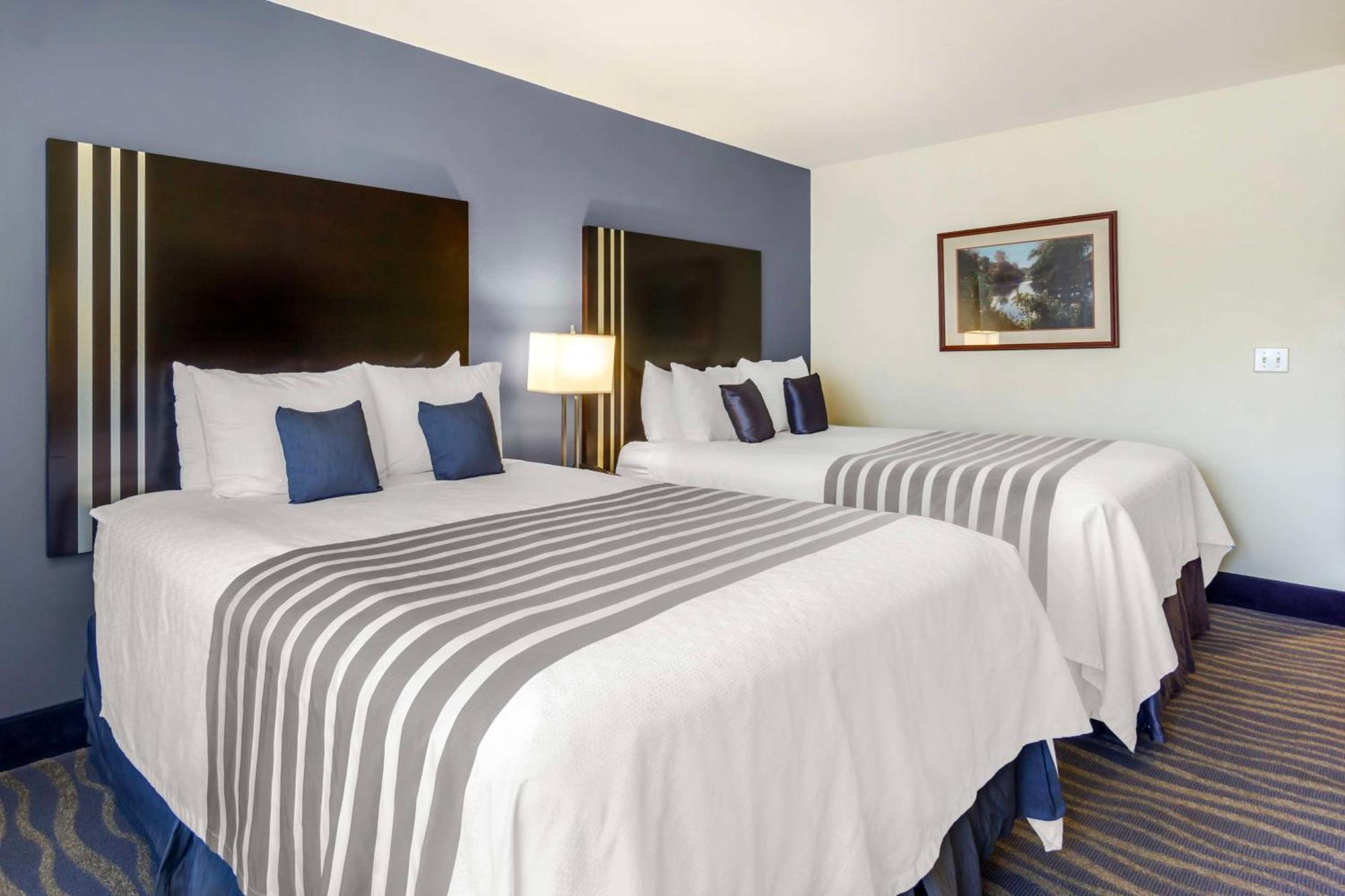 Best Western Plus Edmonds Harbor Inn Extérieur photo