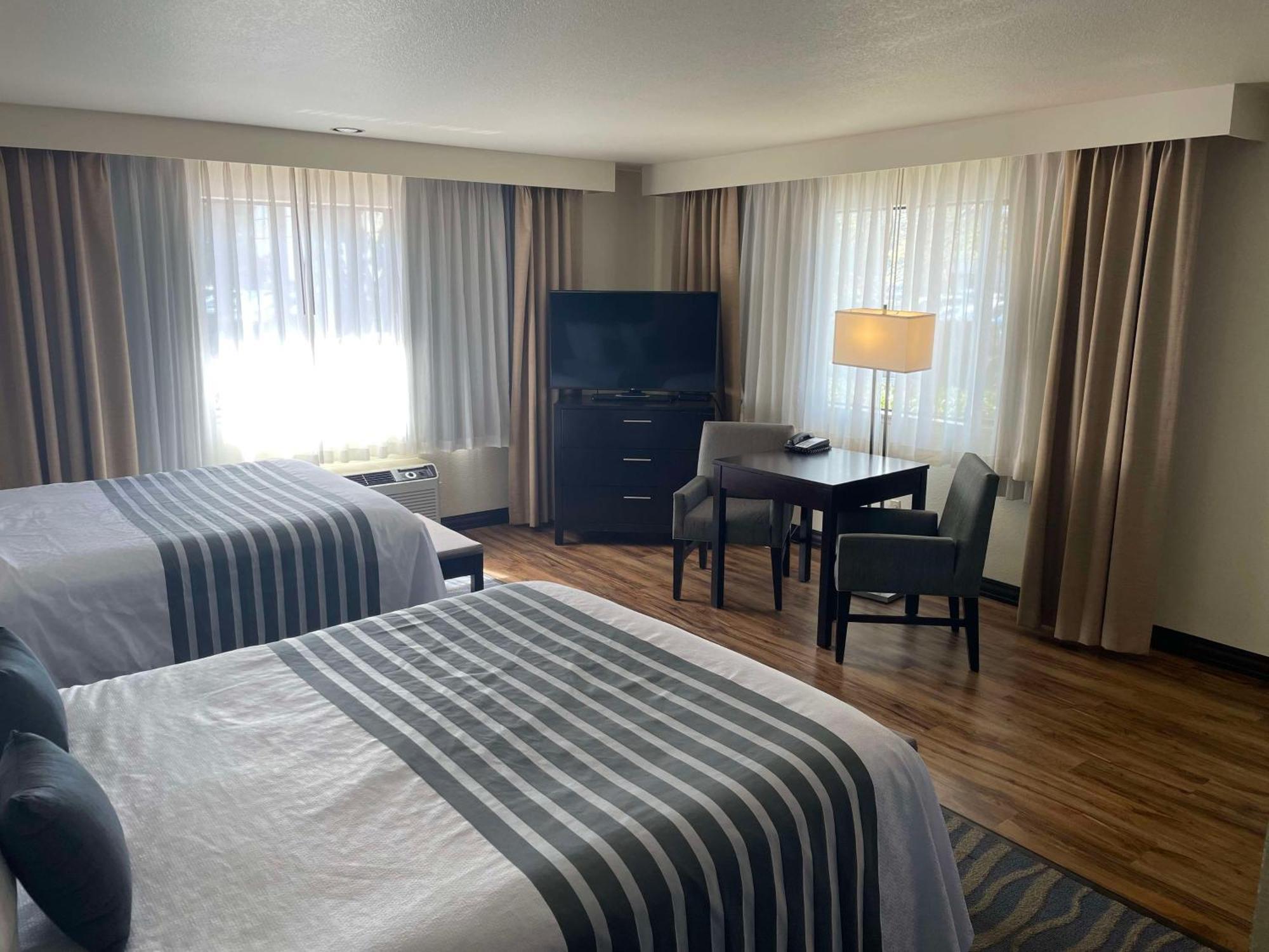 Best Western Plus Edmonds Harbor Inn Extérieur photo