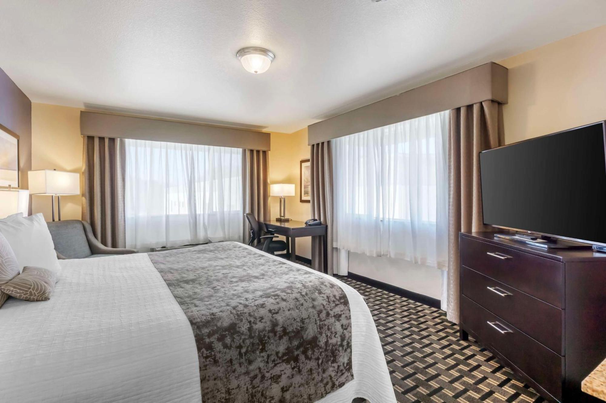 Best Western Plus Edmonds Harbor Inn Extérieur photo