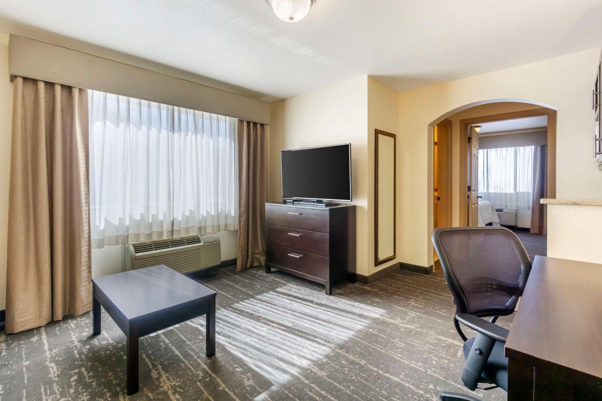 Best Western Plus Edmonds Harbor Inn Extérieur photo