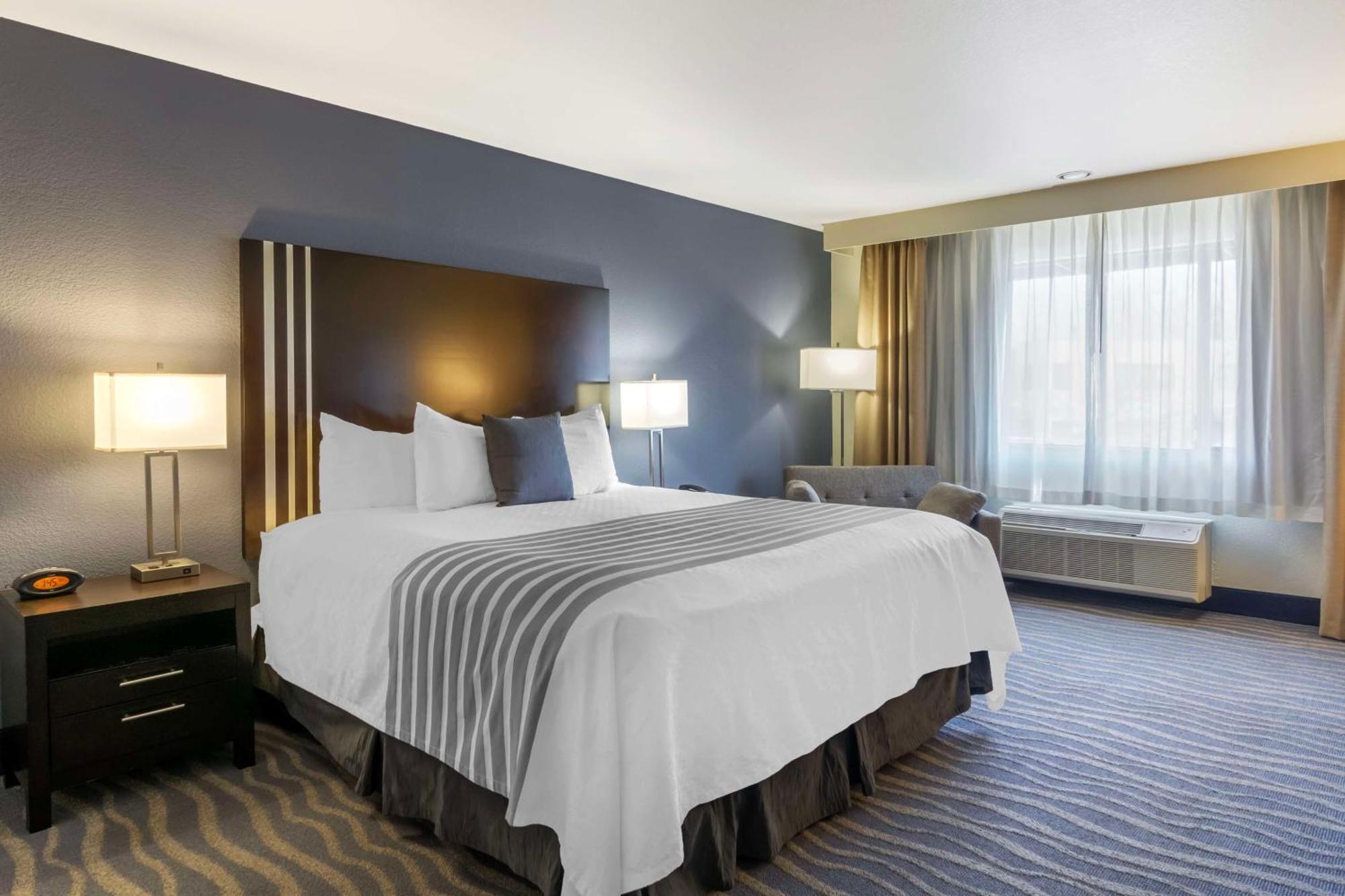 Best Western Plus Edmonds Harbor Inn Extérieur photo