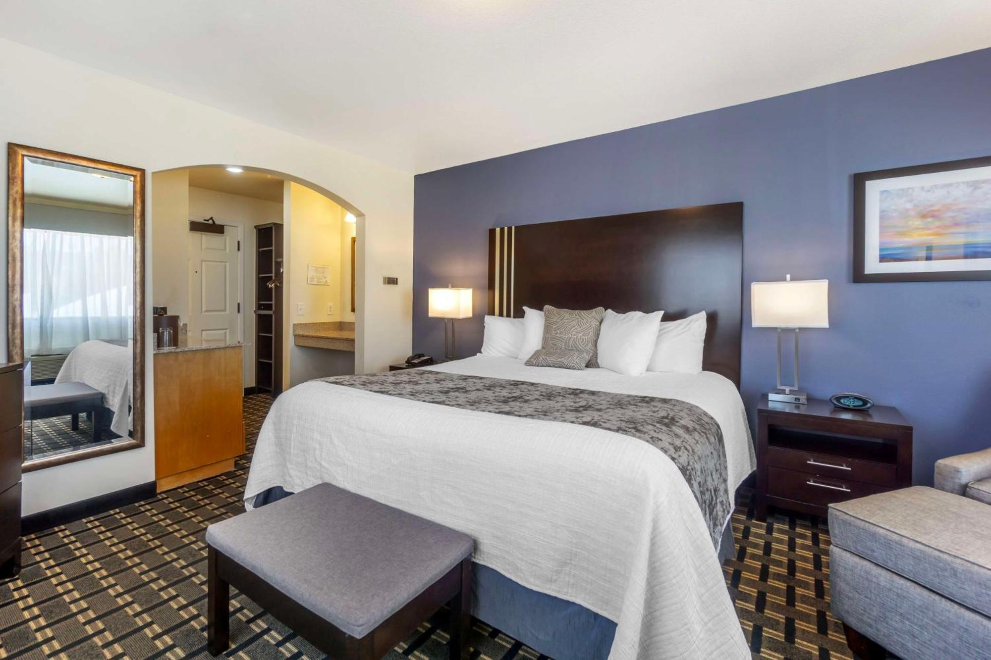 Best Western Plus Edmonds Harbor Inn Extérieur photo