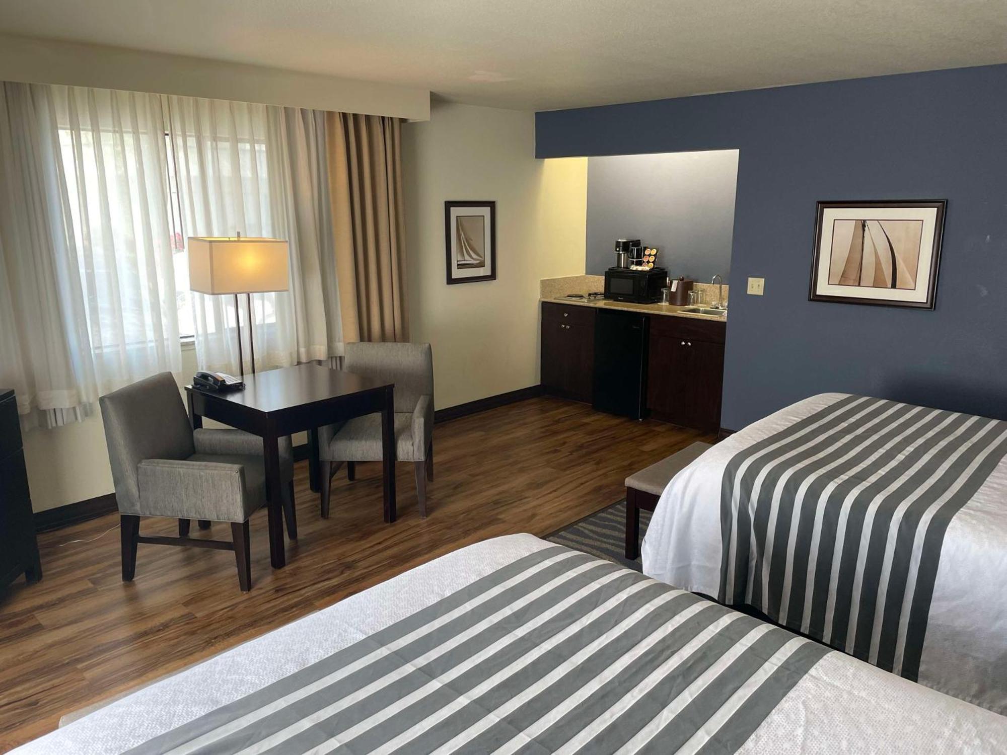 Best Western Plus Edmonds Harbor Inn Extérieur photo
