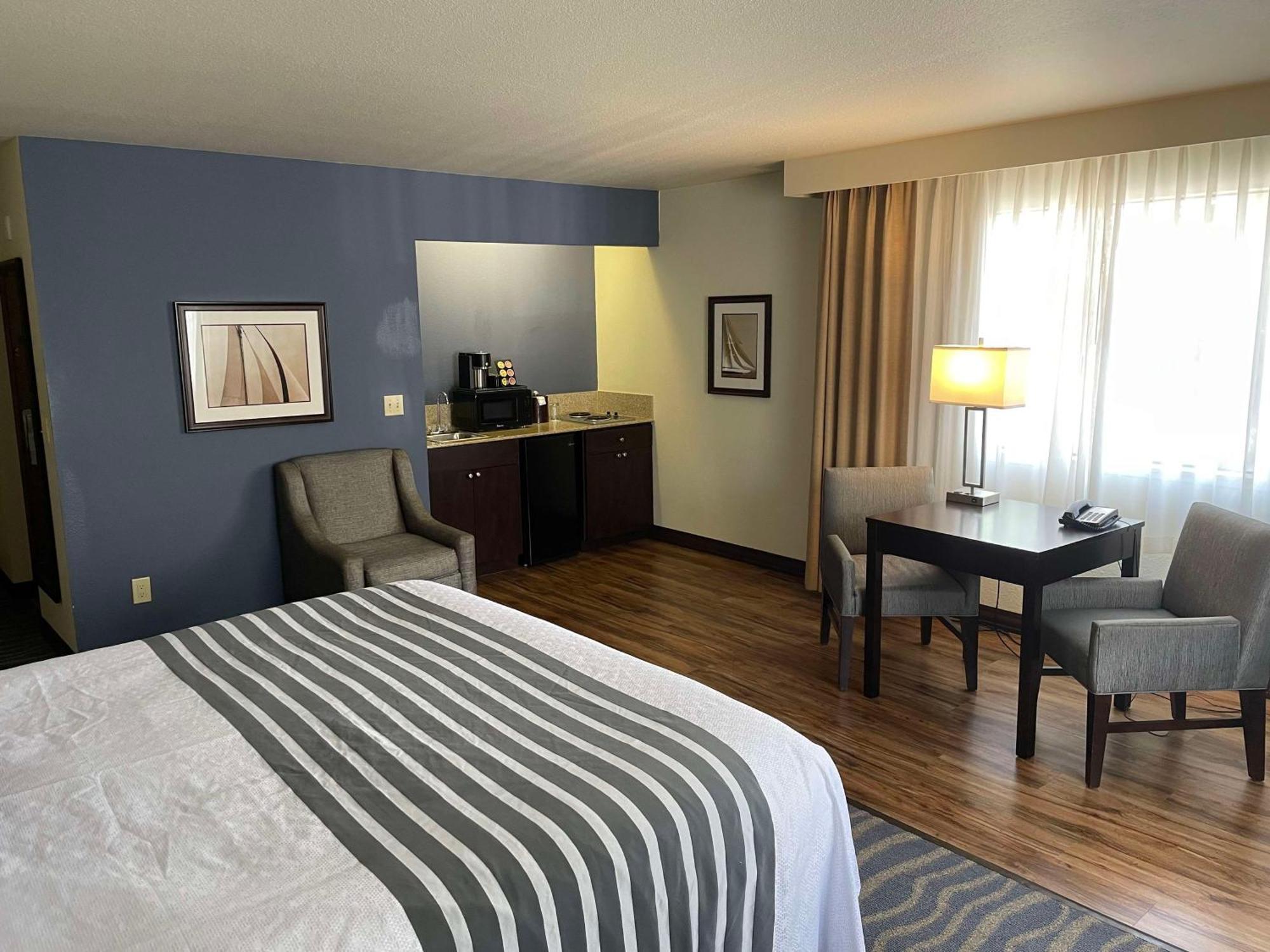 Best Western Plus Edmonds Harbor Inn Extérieur photo