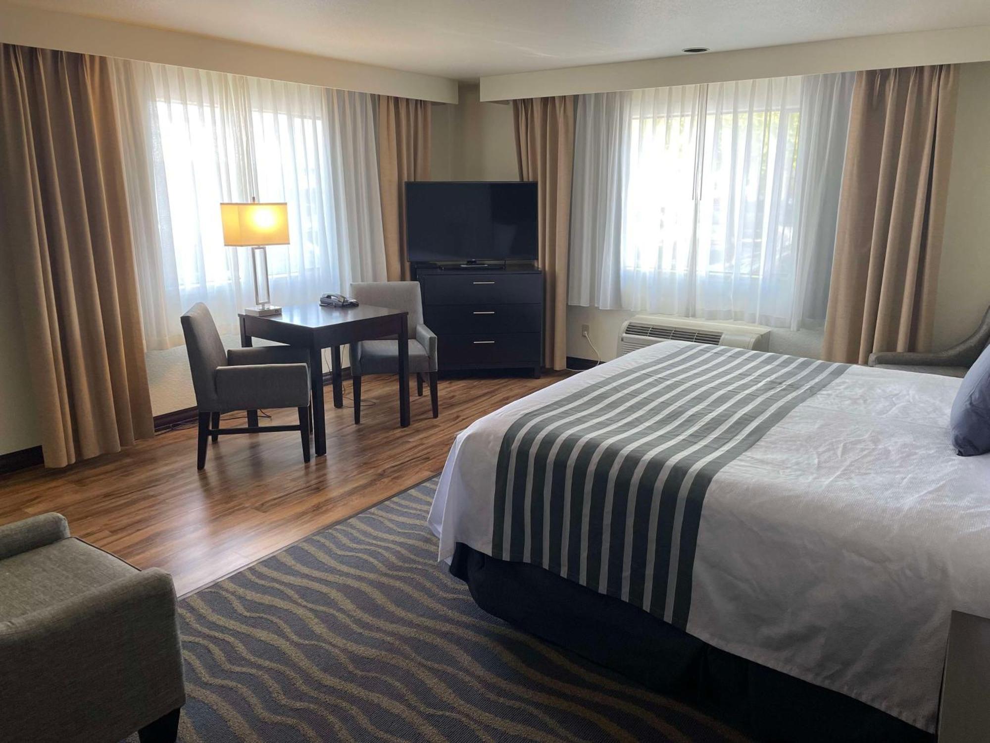 Best Western Plus Edmonds Harbor Inn Extérieur photo
