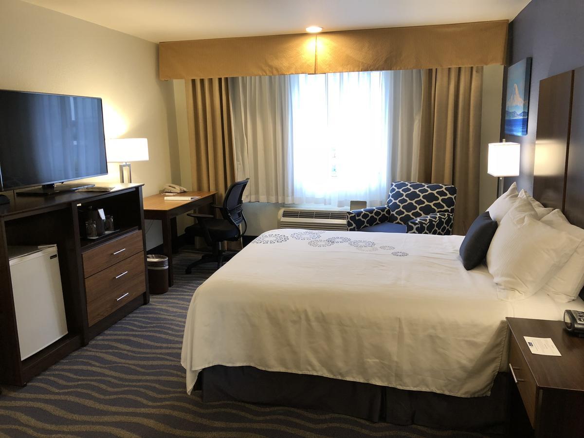 Best Western Plus Edmonds Harbor Inn Extérieur photo